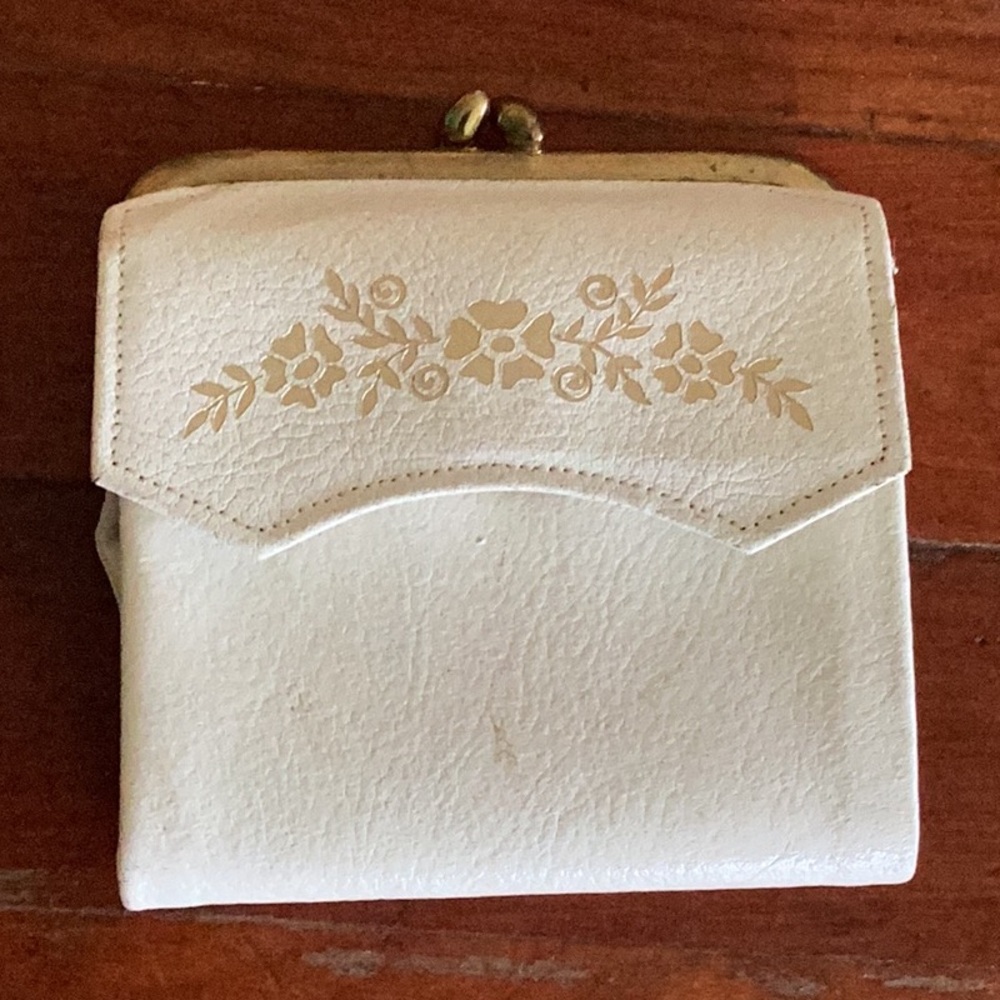 Vintage 1960’s PRINCESS GARDNER COIN WALLET CREAM w/GOLD EMBOSSED